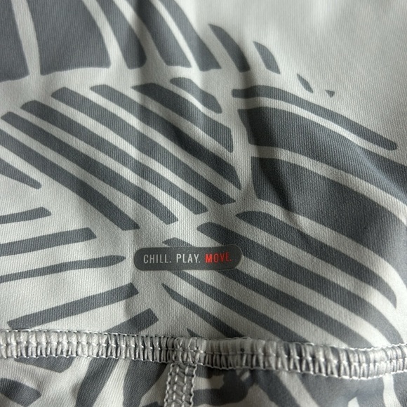 Aerie Gray Sliver Tropical Print Leggings Raw Hem M - Picture 5 of 7